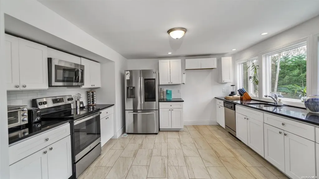 22 Deerfeed Path East Quogue NY 11942