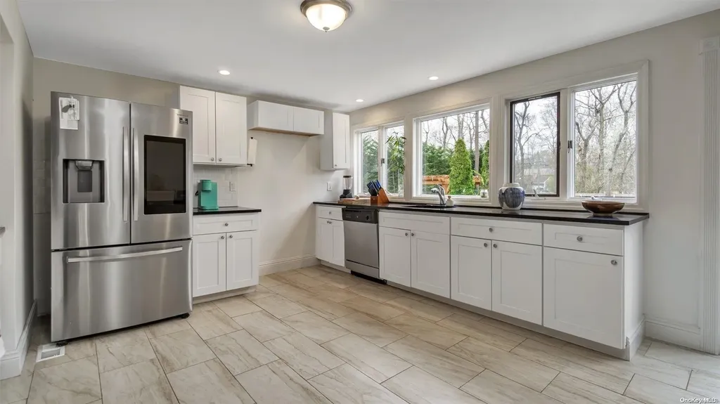 22 Deerfeed Path East Quogue NY 11942