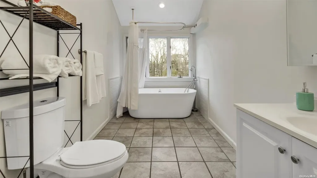 22 Deerfeed Path East Quogue NY 11942
