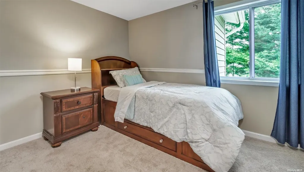 22 Deerfeed Path East Quogue NY 11942