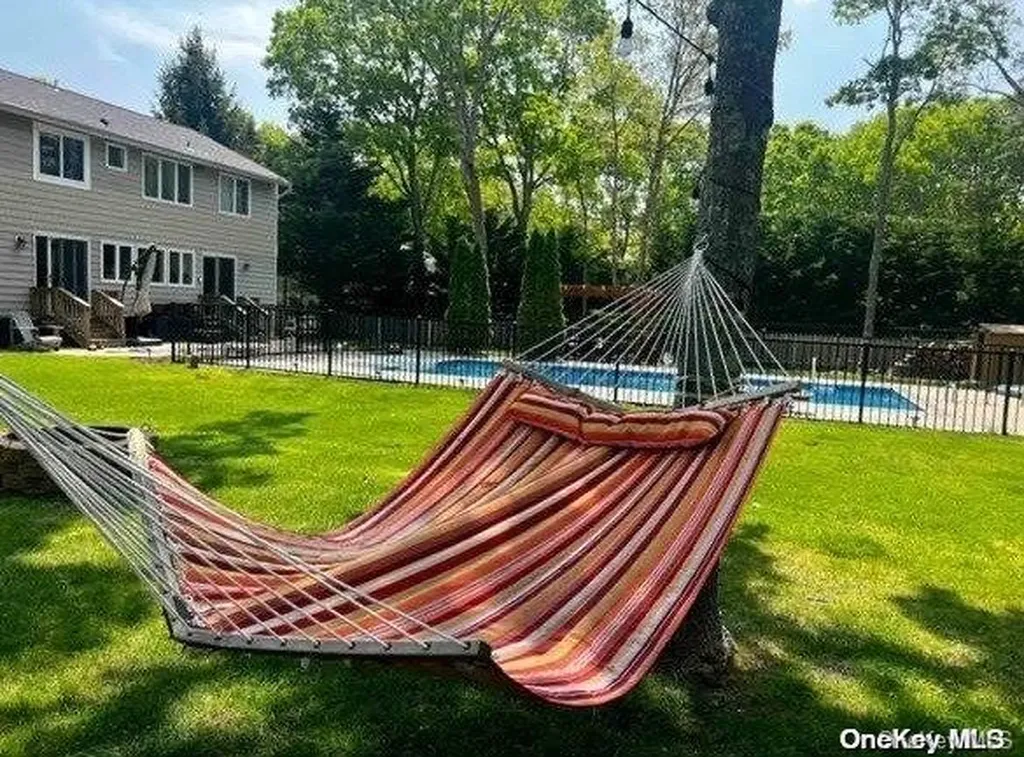 22 Deerfeed Path East Quogue NY 11942