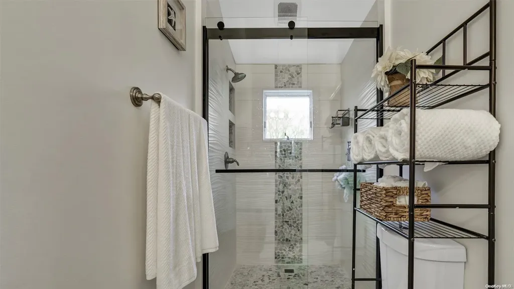 22 Deerfeed Path East Quogue NY 11942