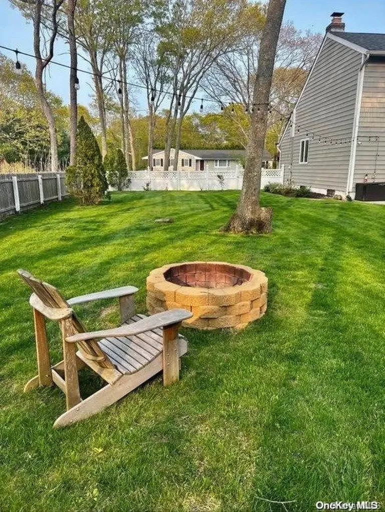 22 Deerfeed Path East Quogue NY 11942