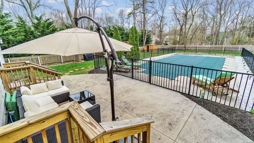 22 Deerfeed Path East Quogue NY 11942