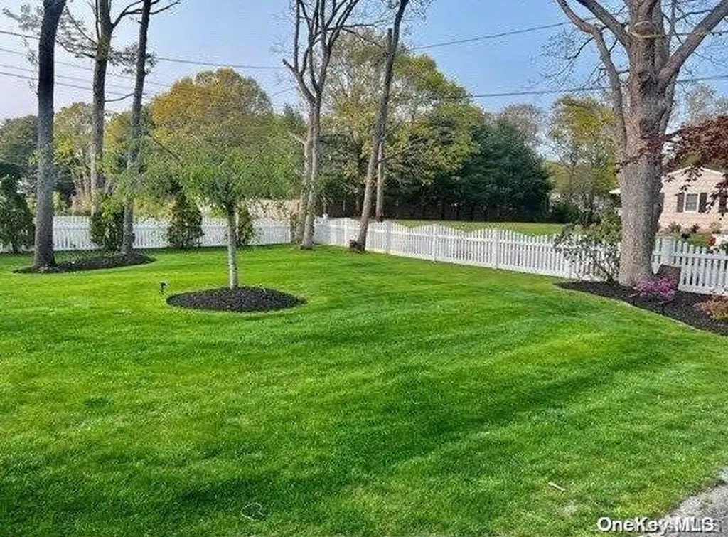 22 Deerfeed Path East Quogue NY 11942