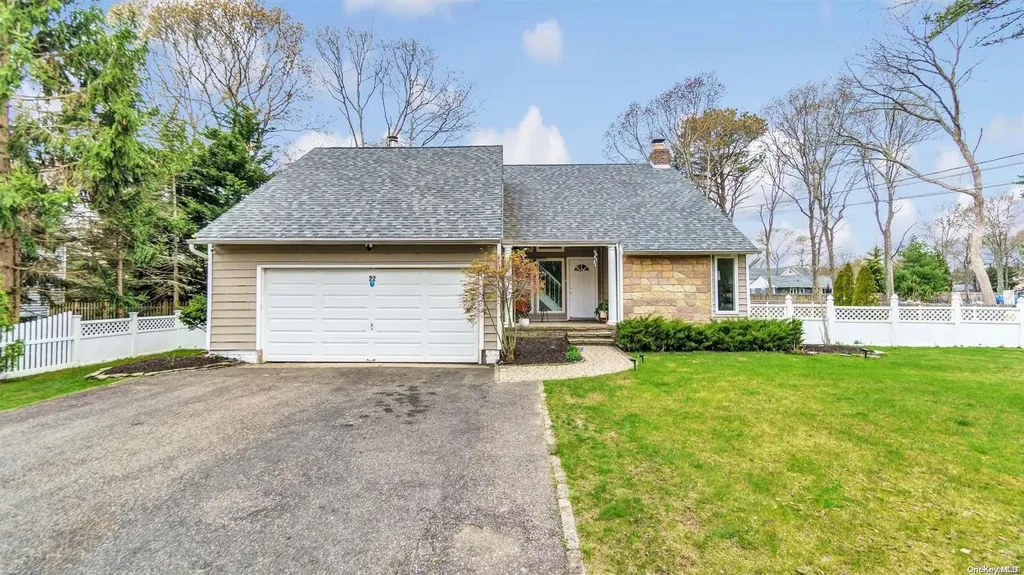 22 Deerfeed Path East Quogue NY 11942