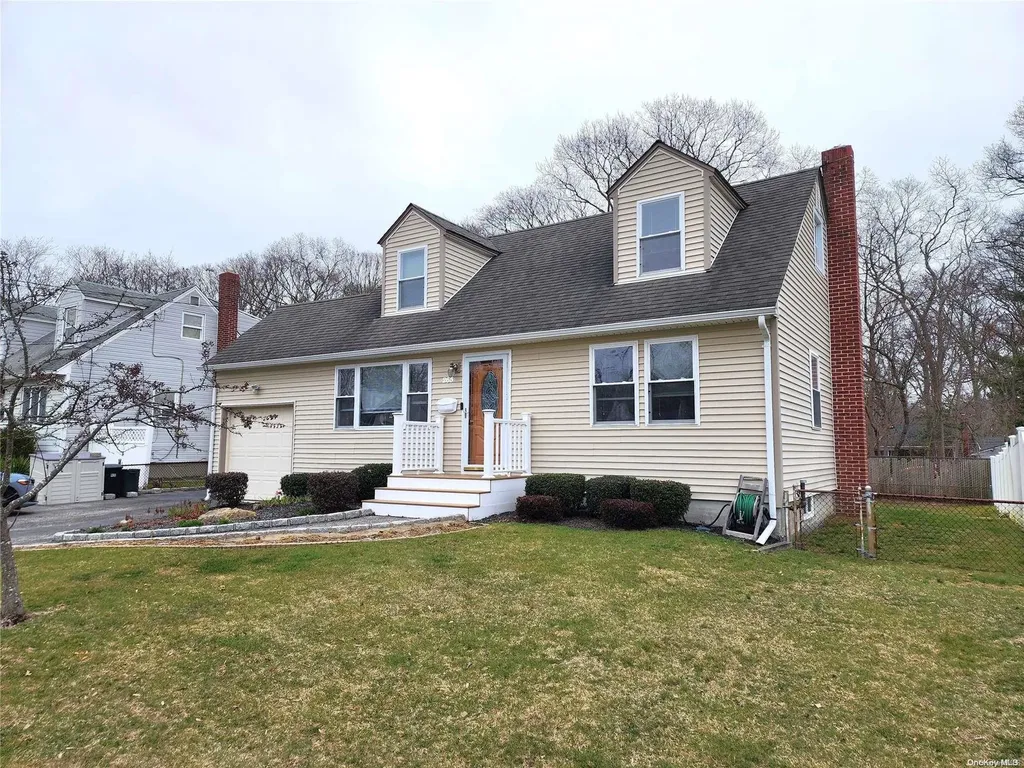 265 Schoenfeld Boulevard Patchogue NY 11772