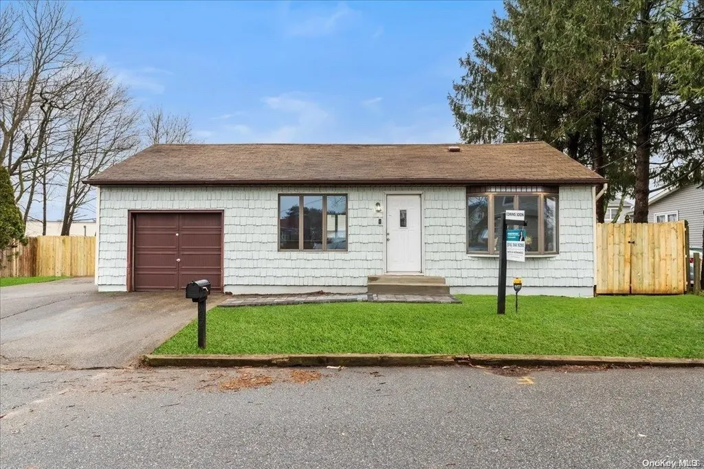 142 Terrace Avenue West Babylon NY 11704
