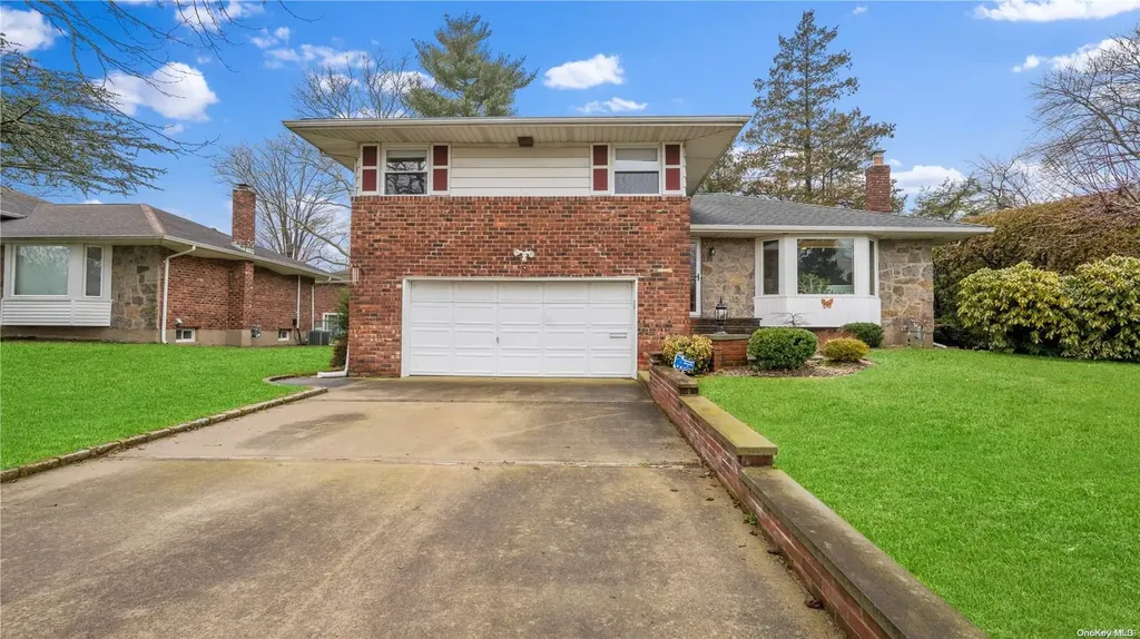 14 Berkley Lane Syosset NY 11791