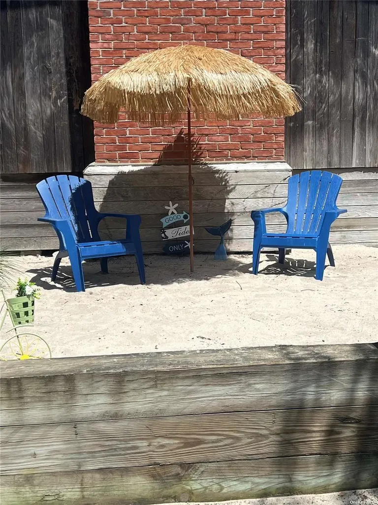 101 Bungalow Walk Ocean Beach NY 11770