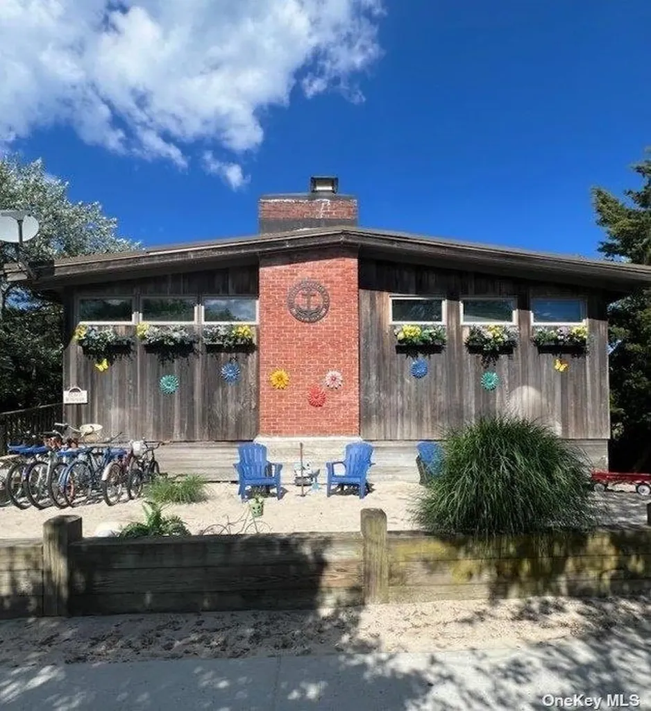 101 Bungalow Walk Ocean Beach NY 11770