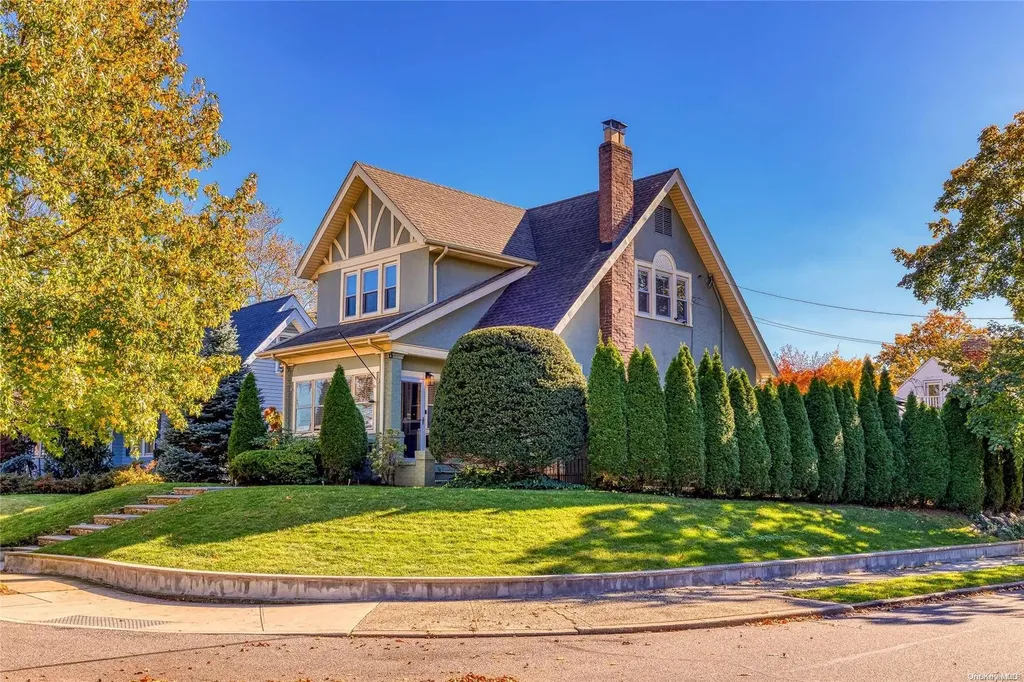 107 Nottingham Road Malverne NY 11565