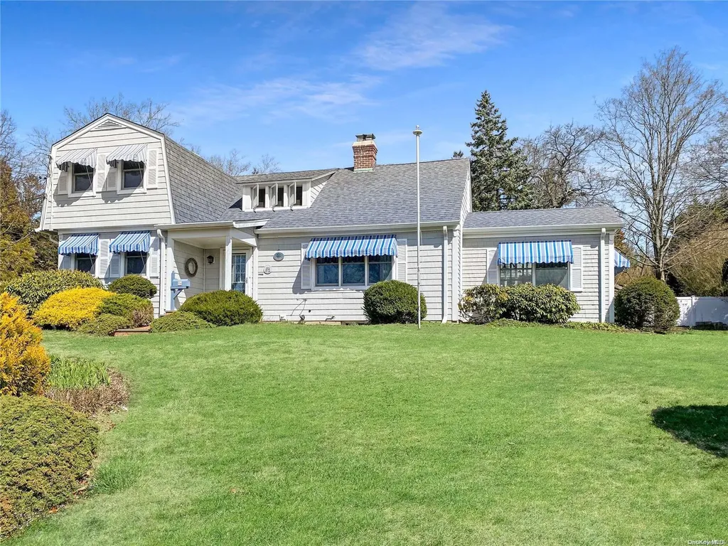 34 Summit Avenue Northport NY 11768