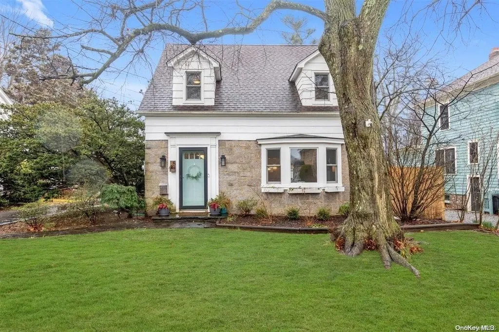 5 Walnut Street Glen Head NY 11545