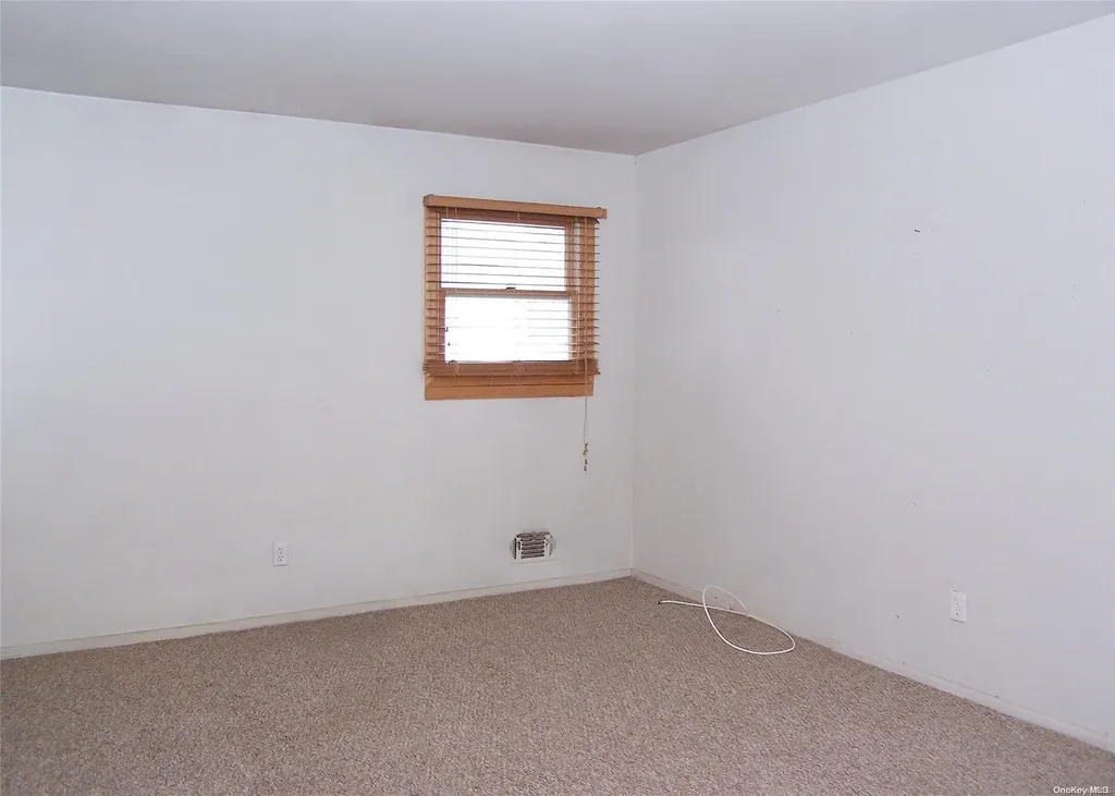 88 Fairview Avenue Deer Park NY 11729