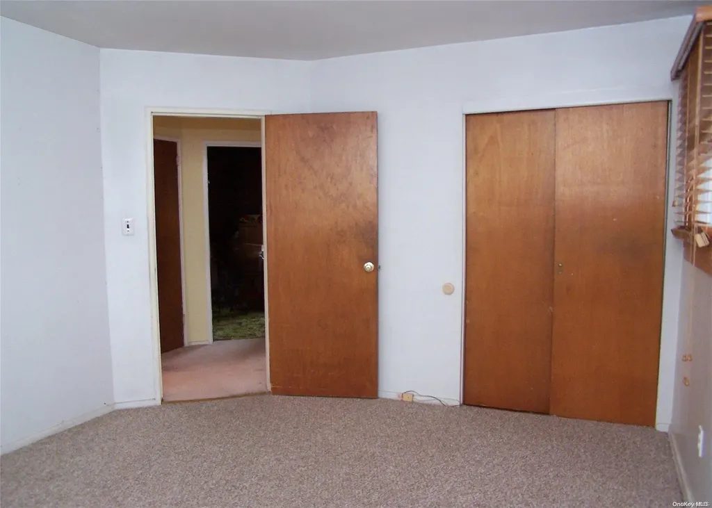 88 Fairview Avenue Deer Park NY 11729