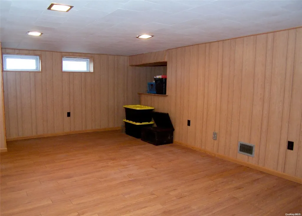 88 Fairview Avenue Deer Park NY 11729