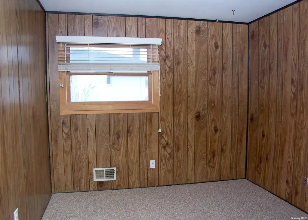 88 Fairview Avenue Deer Park NY 11729