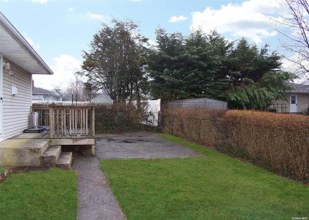 88 Fairview Avenue Deer Park NY 11729