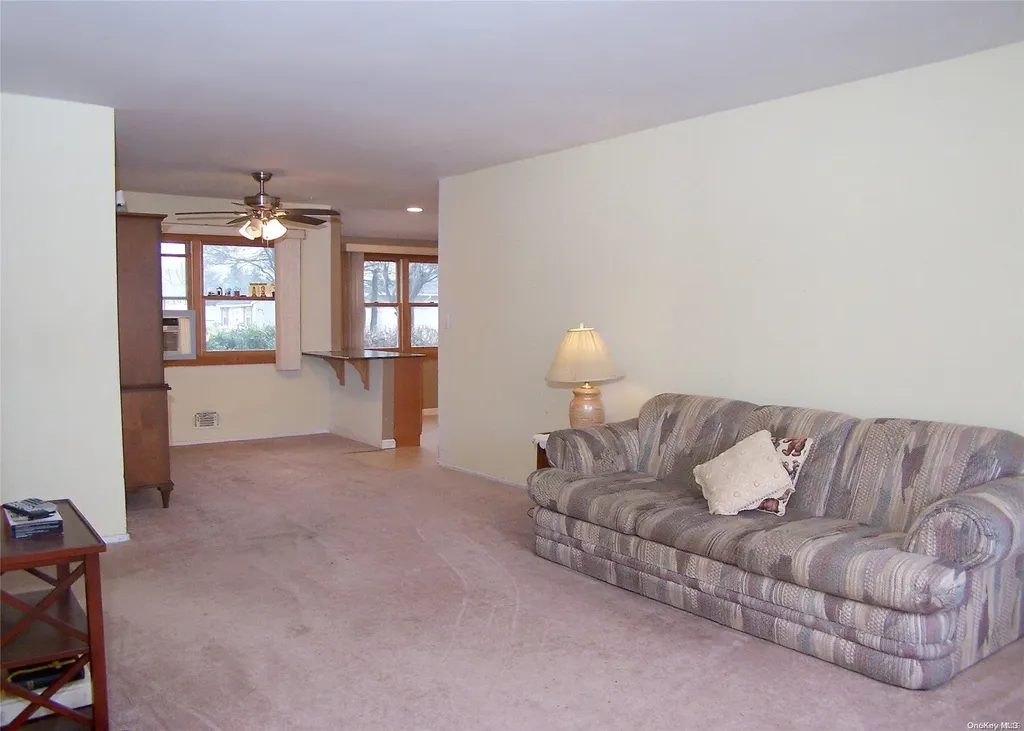 88 Fairview Avenue Deer Park NY 11729