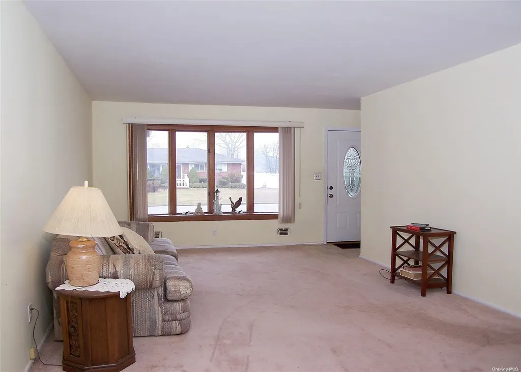 88 Fairview Avenue Deer Park NY 11729