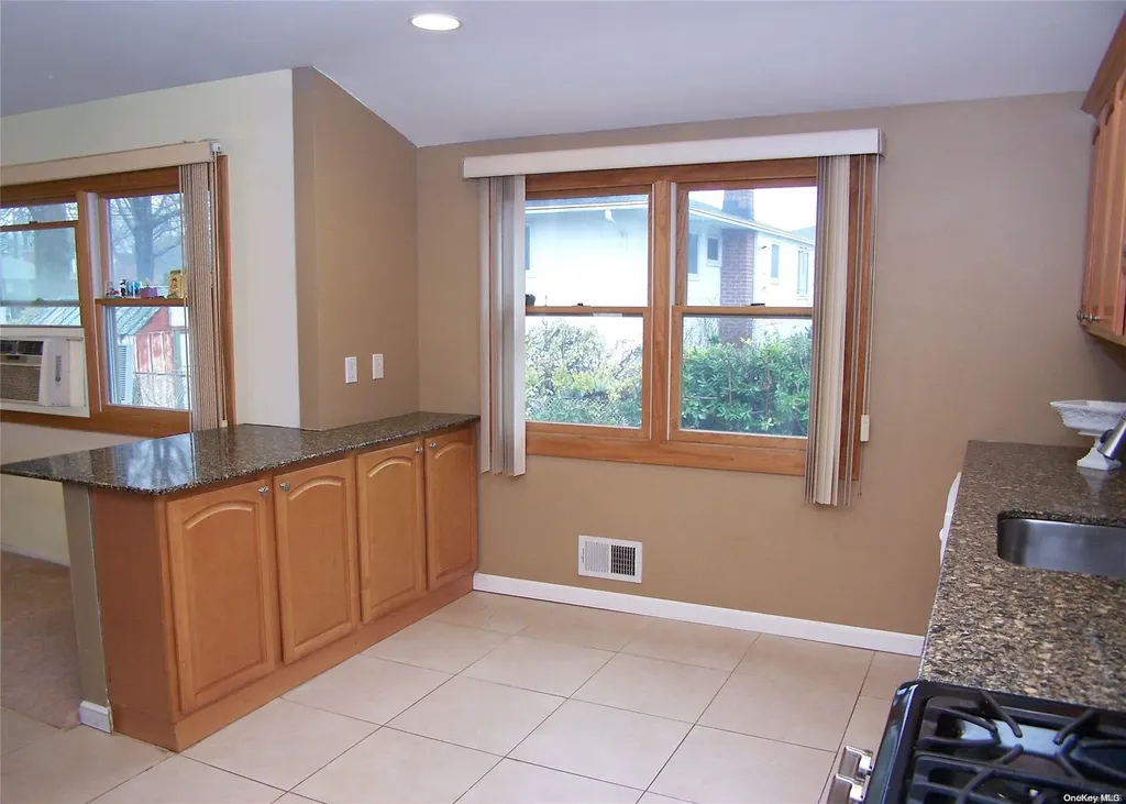 88 Fairview Avenue Deer Park NY 11729