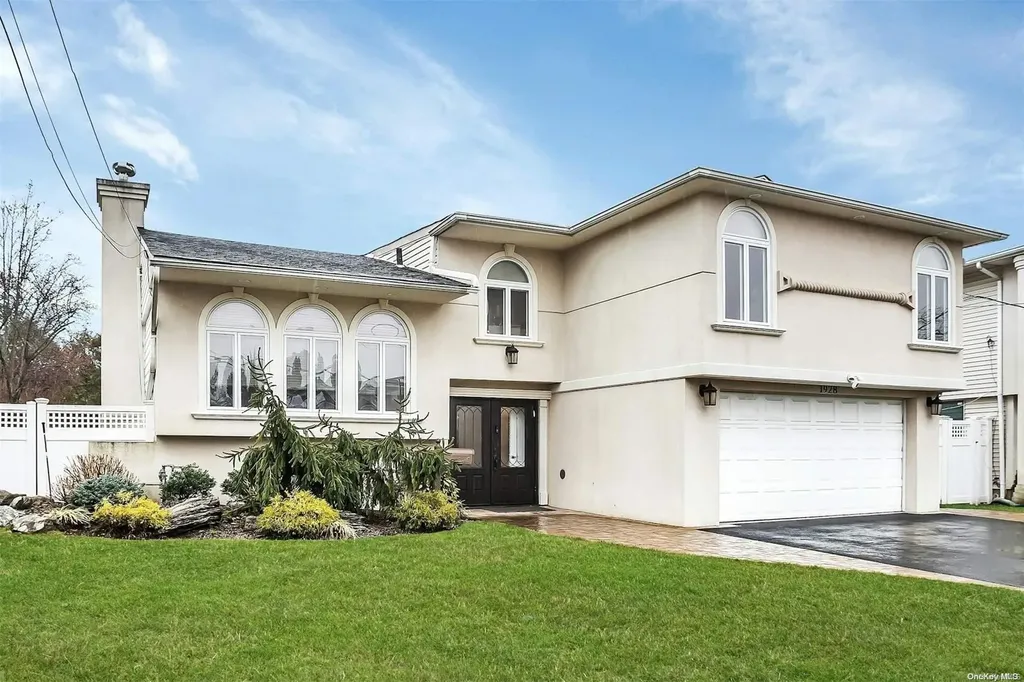 1928 Lowell Lane Merrick NY 11566