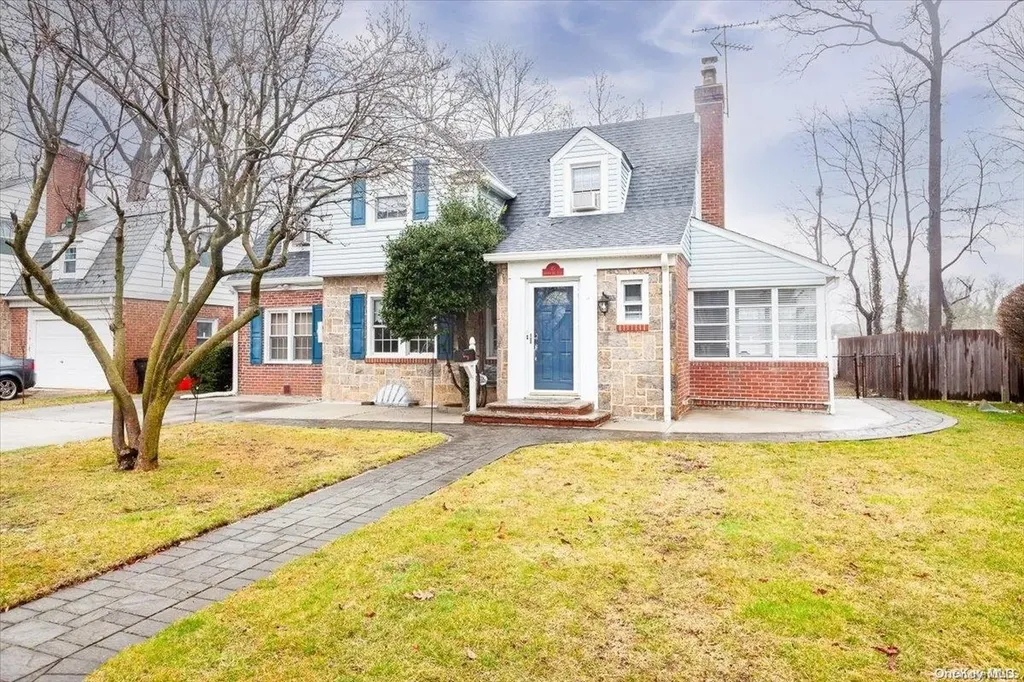 45 Gerard Avenue E Malverne NY 11565