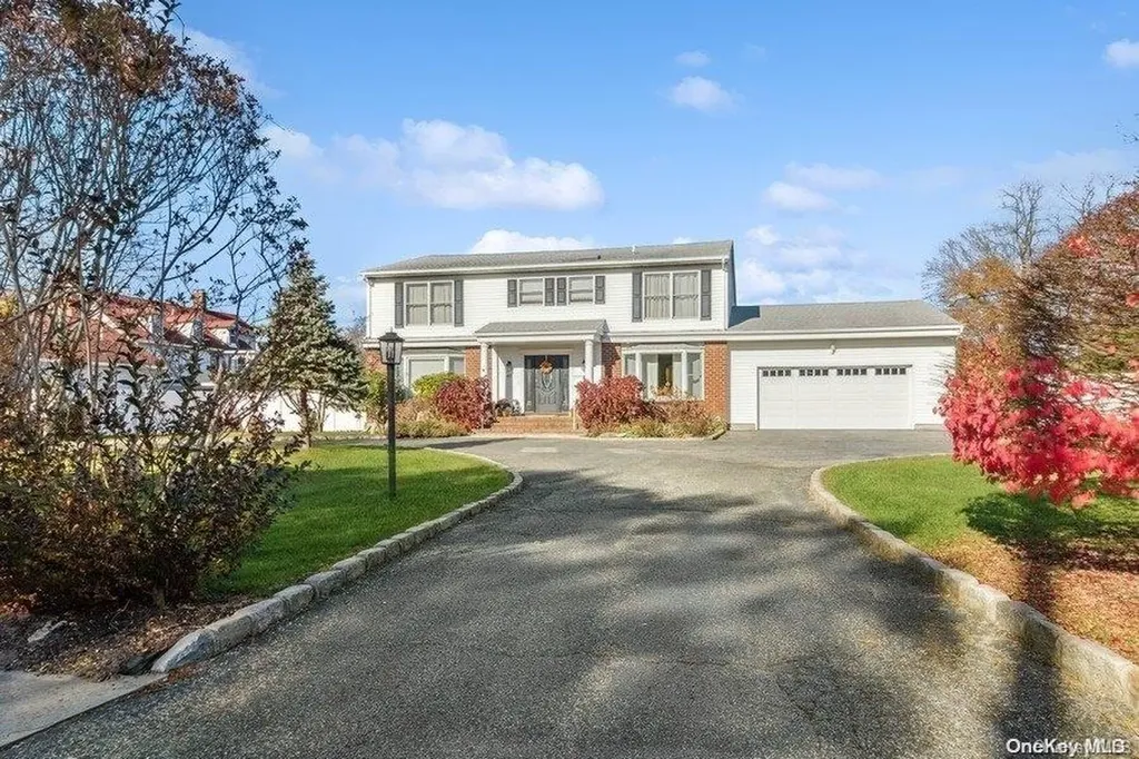 411 Middle Road Bayport NY 11705