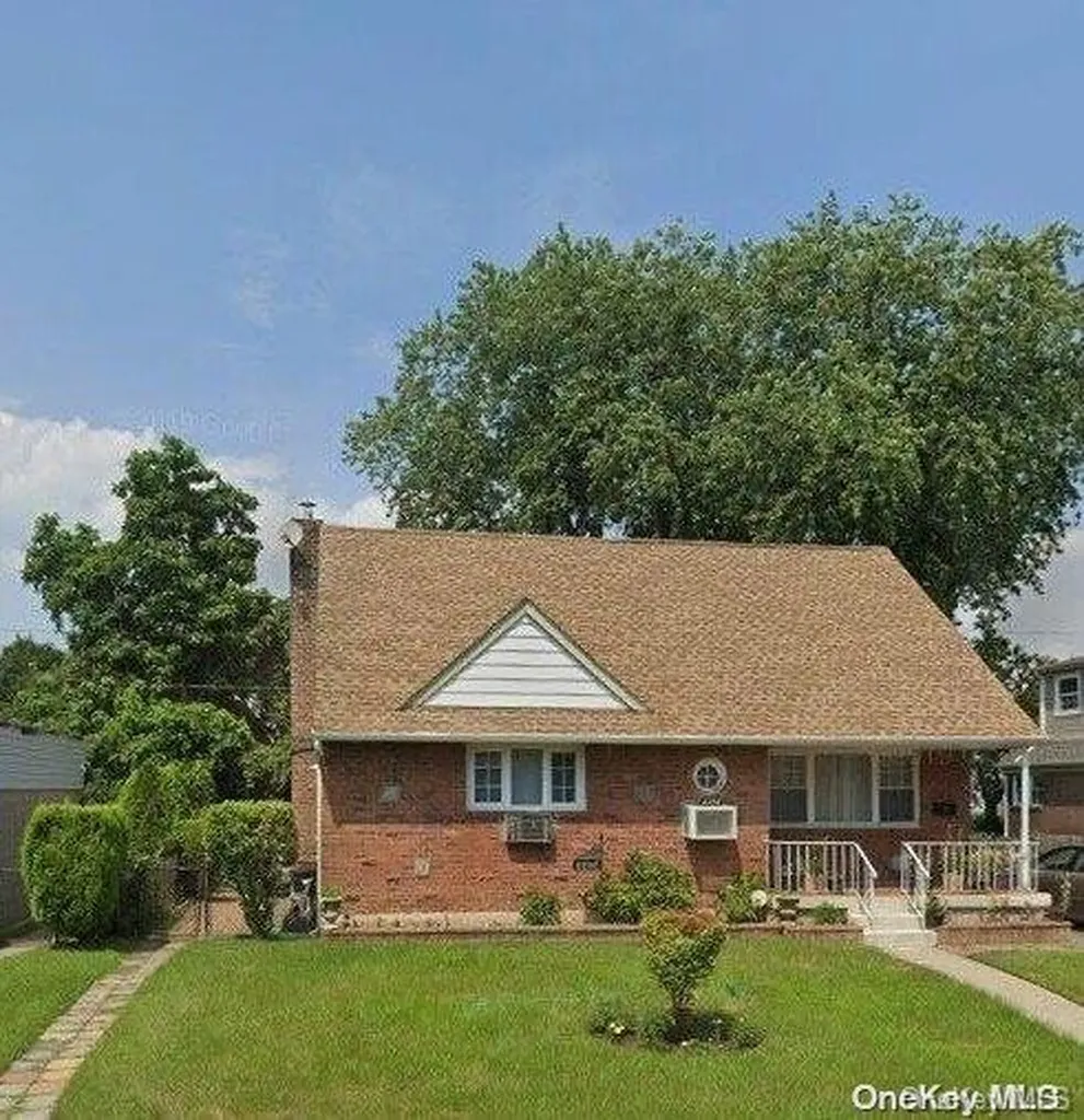 2252 Hoffman Avenue Elmont NY 11003
