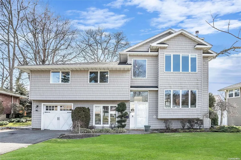 5 Devonshire Court Plainview NY 11803