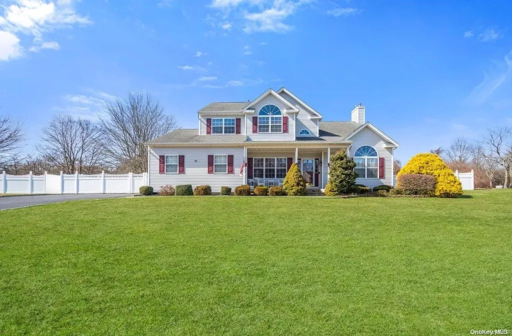48 Ashley Circle Manorville NY 11949