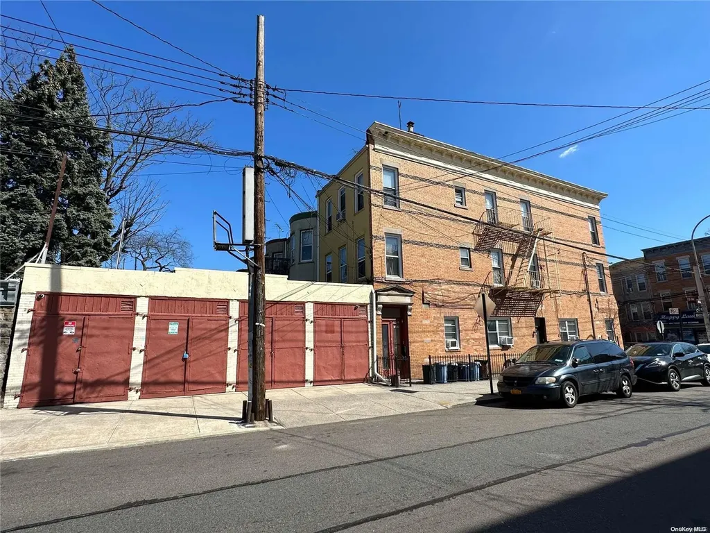 69-15 60 Lane Ridgewood NY 11385
