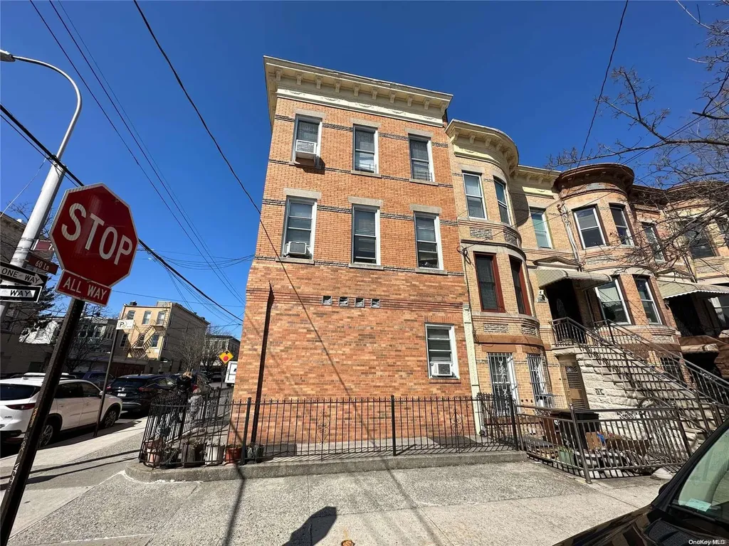 69-15 60 Lane Ridgewood NY 11385