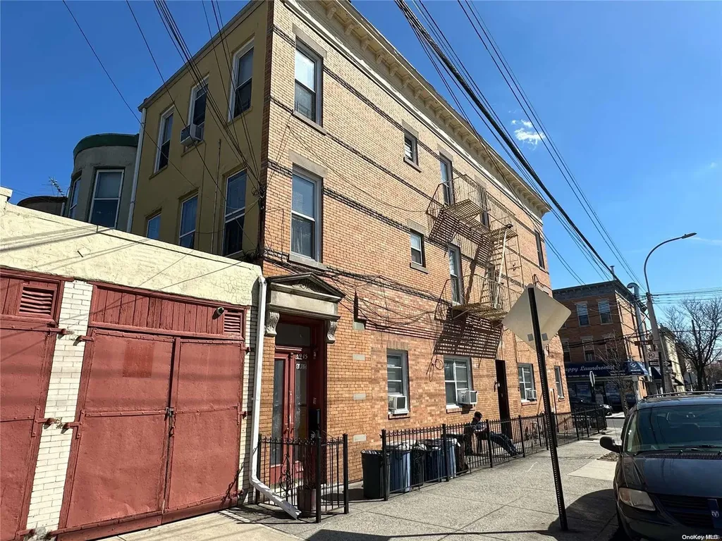 69-15 60 Lane Ridgewood NY 11385