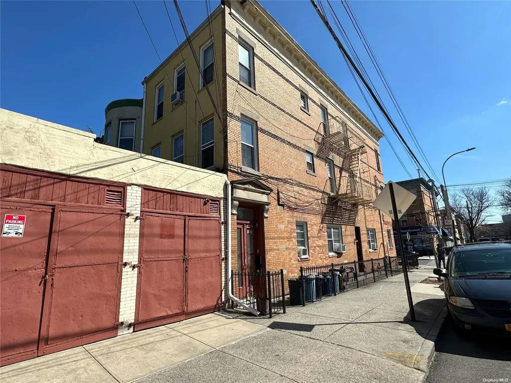69-15 60 Lane Ridgewood NY 11385
