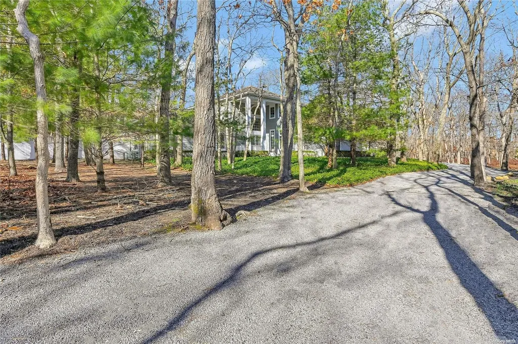 2 Grape Arbor Lane East Hampton NY 11937