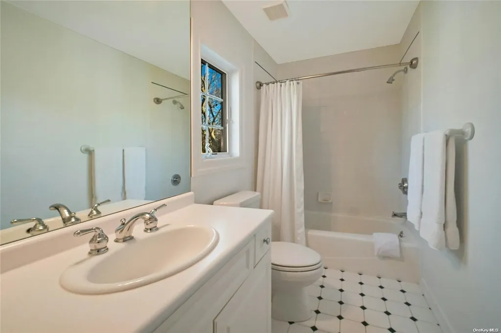 2 Grape Arbor Lane East Hampton NY 11937