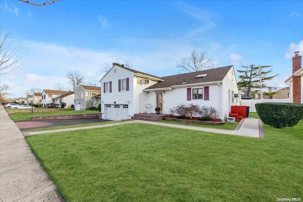 87 Forest Road Valley Stream NY 11581