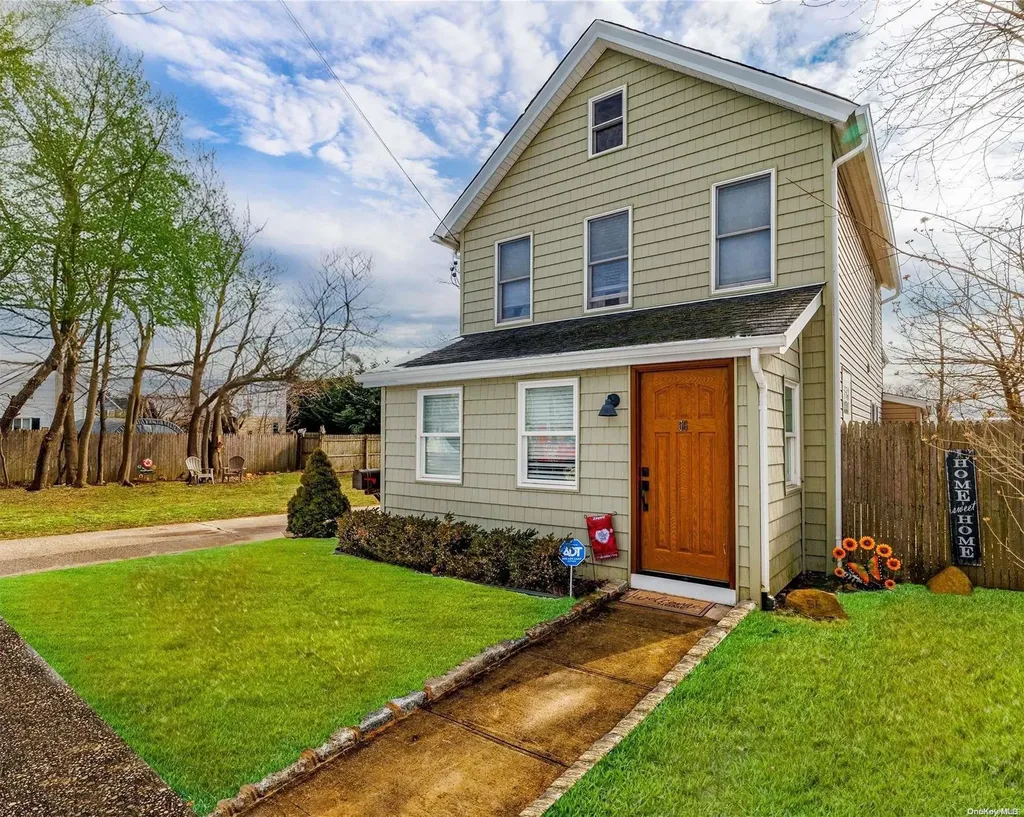 56 Thorne Street Patchogue NY 11772