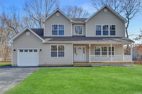 N/c Rustic Road Lake Ronkonkoma NY 11779