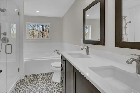 N/c Rustic Road Lake Ronkonkoma NY 11779