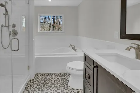 N/c Rustic Road Lake Ronkonkoma NY 11779