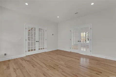 N/c Rustic Road Lake Ronkonkoma NY 11779