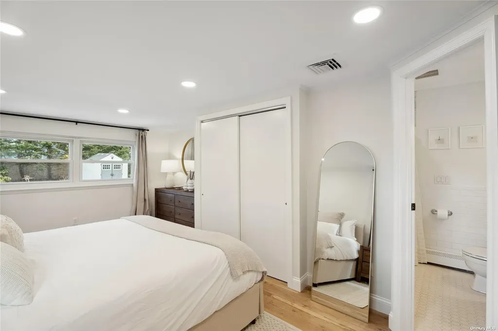 28 Argonne West Road Hampton Bays NY 11946