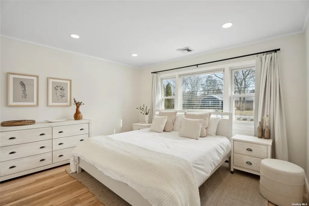 28 Argonne West Road Hampton Bays NY 11946