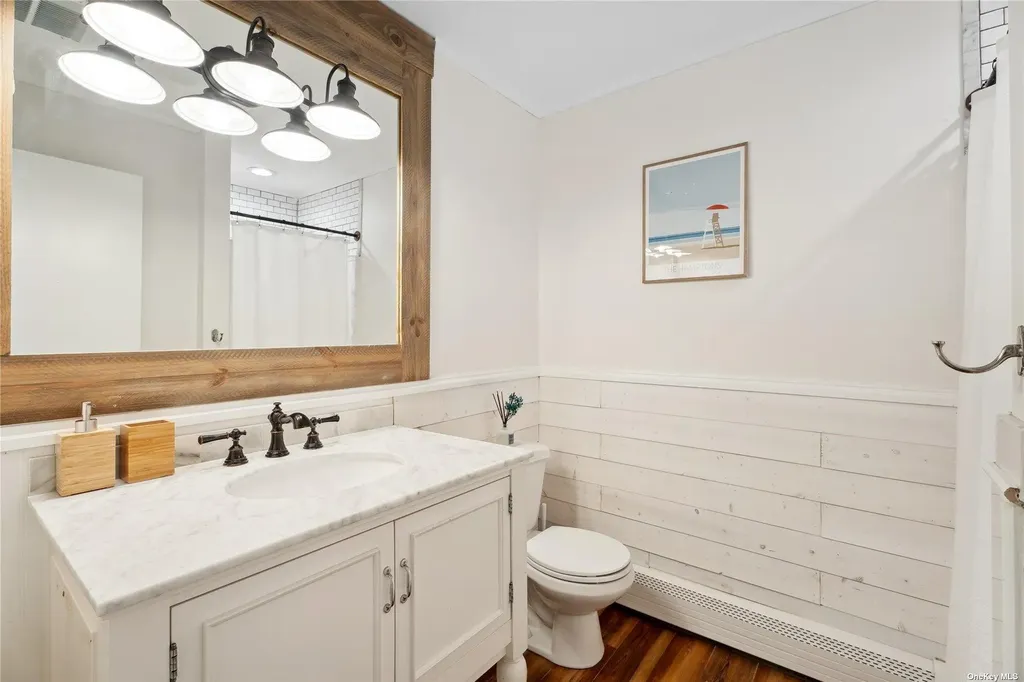 28 Argonne West Road Hampton Bays NY 11946