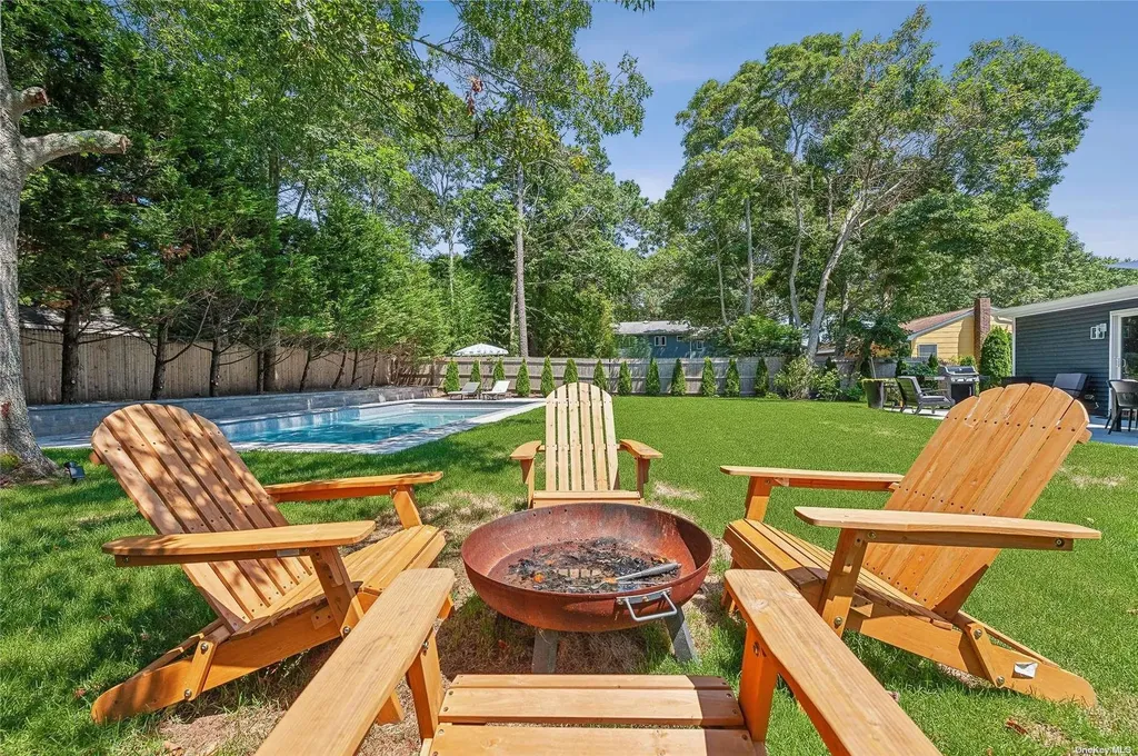 28 Argonne West Road Hampton Bays NY 11946