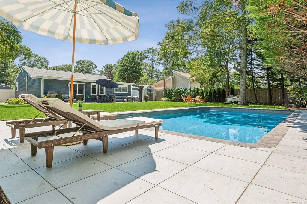 28 Argonne West Road Hampton Bays NY 11946