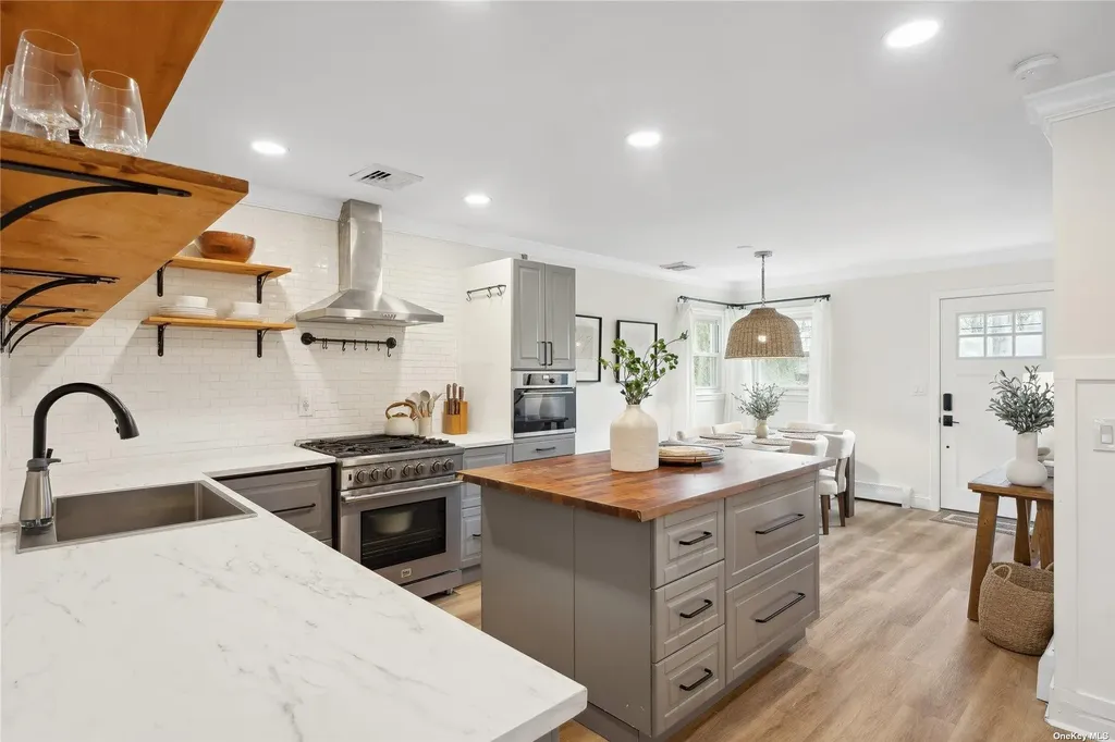 28 Argonne West Road Hampton Bays NY 11946